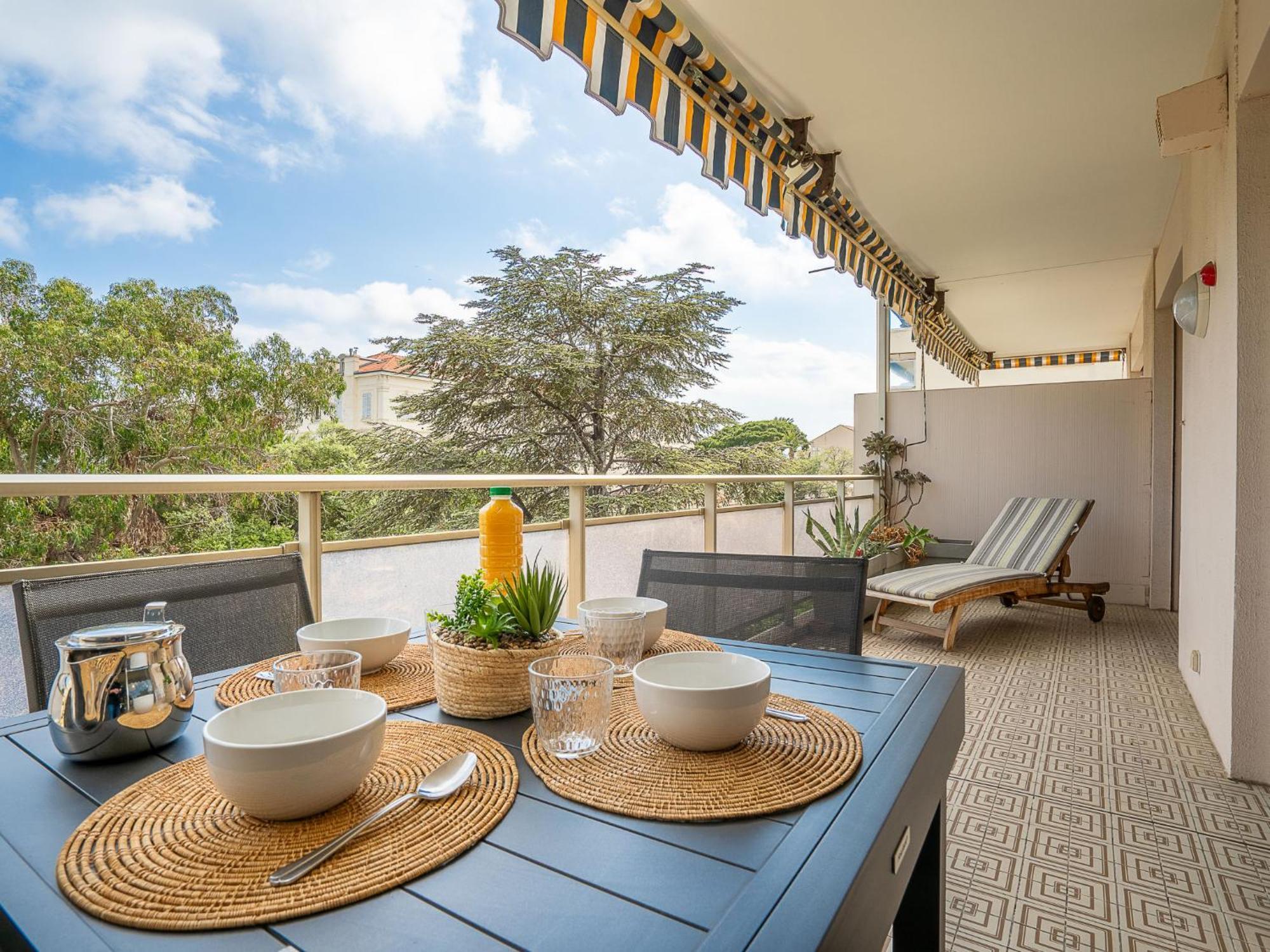 Les Aliscamps By Interhome Appartamento Cannes
